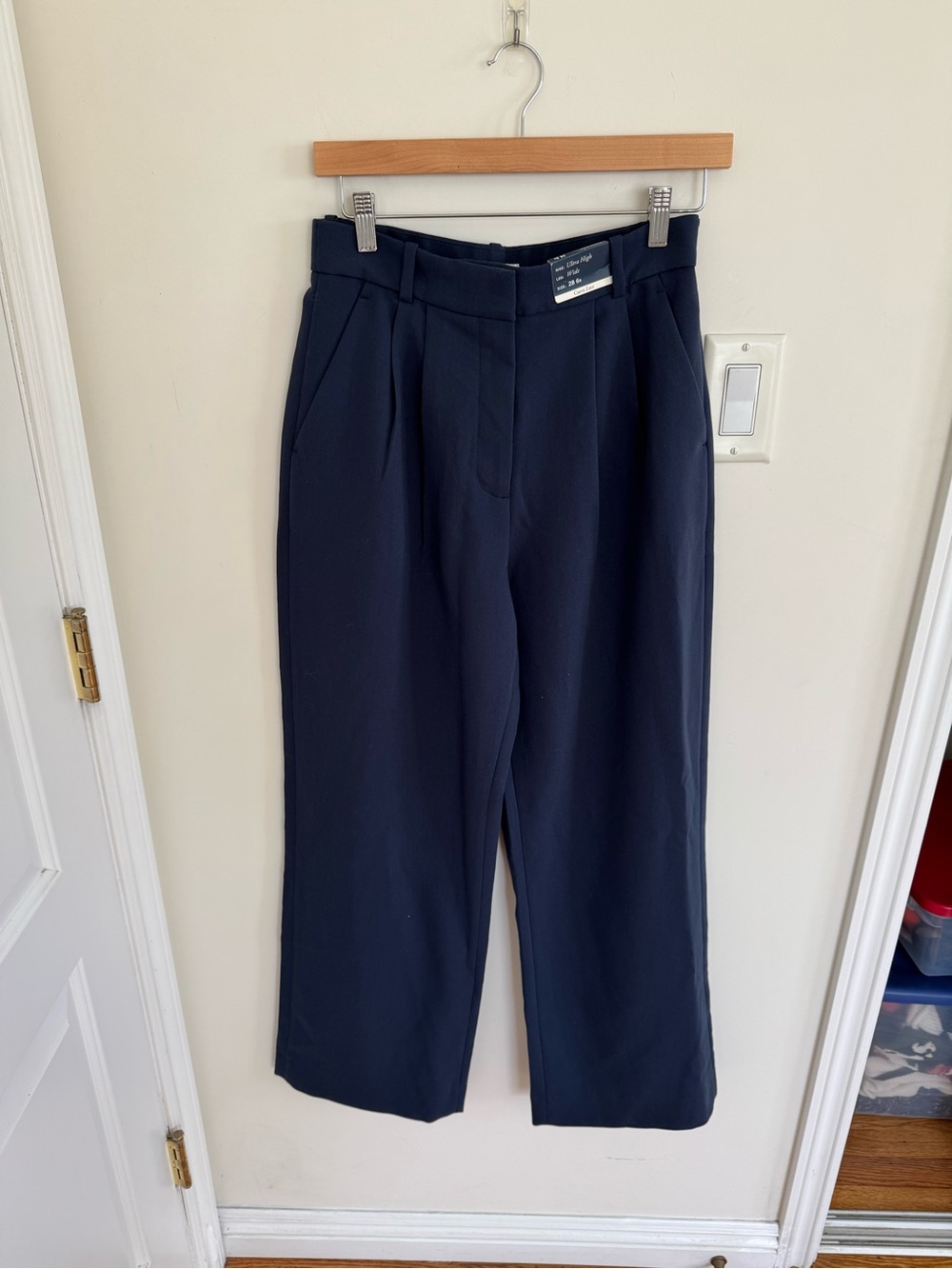 Abercrombie & Fitch Curve
Love A&F Sloane Tailored Wide Leg Pant - Picture 2 of 8